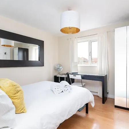 Lovely Townhouse With Parking - Pass The Keys York Exterior photo