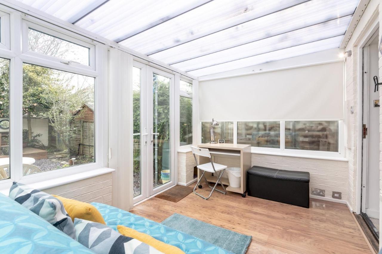 Lovely Townhouse With Parking - Pass The Keys