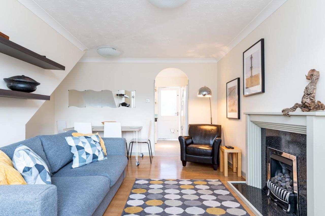 Lovely Townhouse With Parking - Pass The Keys Holiday home York