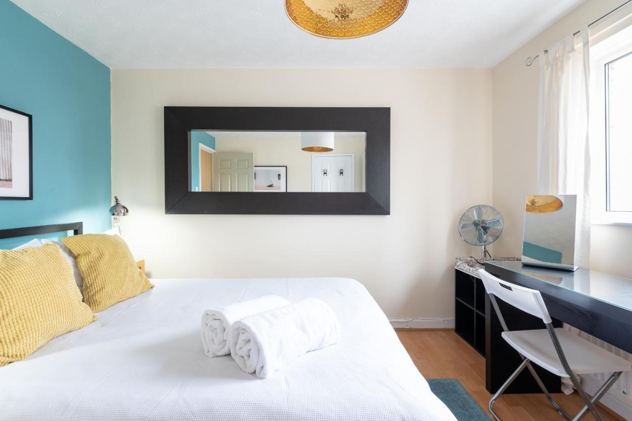 Lovely Townhouse With Parking - Pass The Keys * York