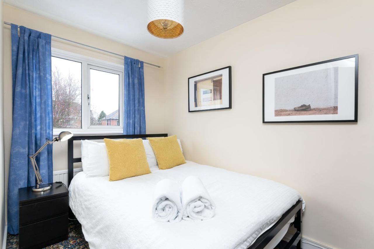 Holiday home Lovely Townhouse With Parking - Pass The Keys *