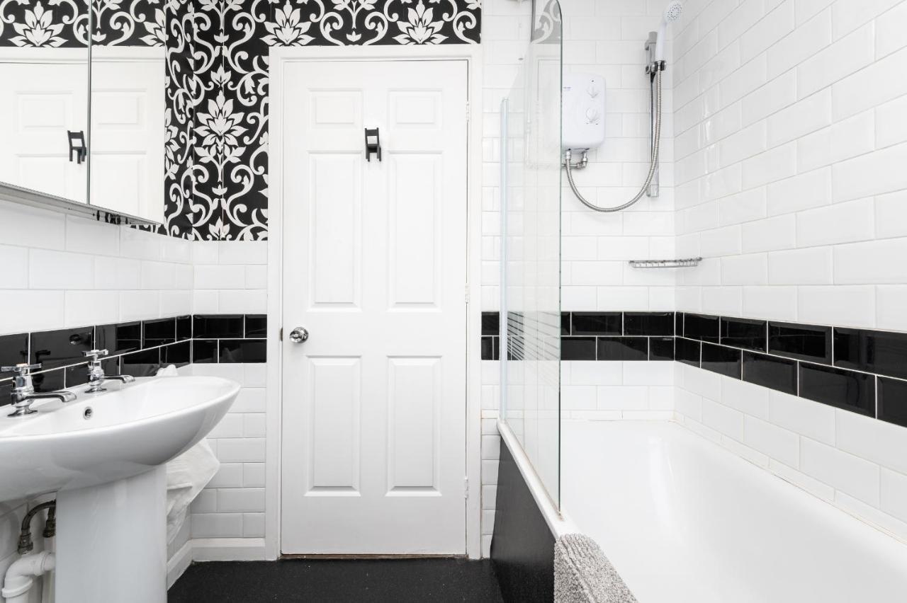 Lovely Townhouse With Parking - Pass The Keys Holiday home *