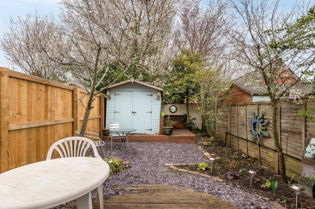 Lovely Townhouse With Parking - Pass The Keys York