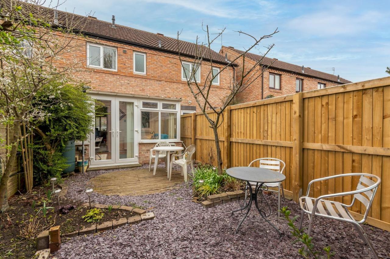 Lovely Townhouse With Parking - Pass The Keys Holiday home York